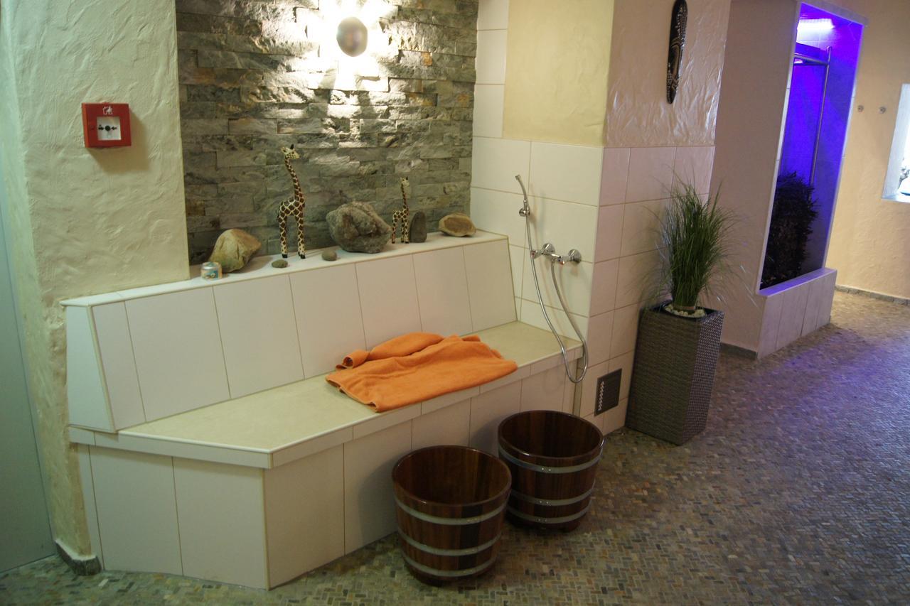 Hotel "Drei Rosen" Ohg Regina & Hans - Peter Fassbinder Leinefelde-Worbis Exterior foto